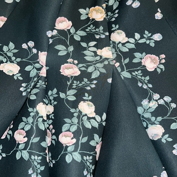 LAUREN CONRAD RUNWAY Mini Skirt Size 16 Green
Floral Flare Style - Picture 3 of 5